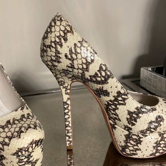 Alice+Olivia Larimore Snakeskin Platform Heels - Picture 7 of 8